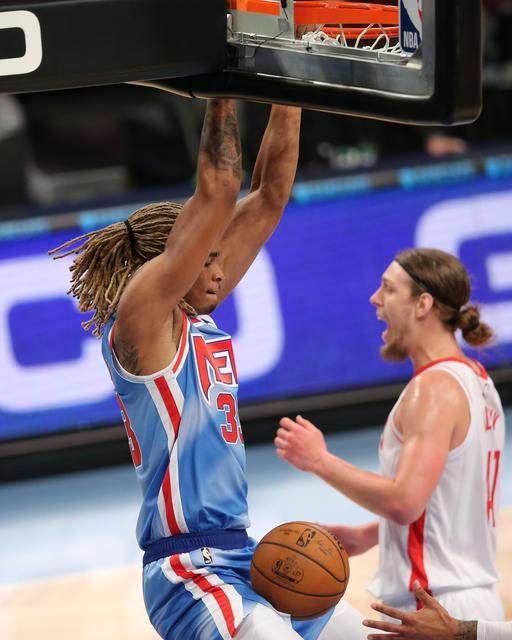 kaiyun-篮网内线众“星”云集 决胜时刻却依旧是小鬼当家?